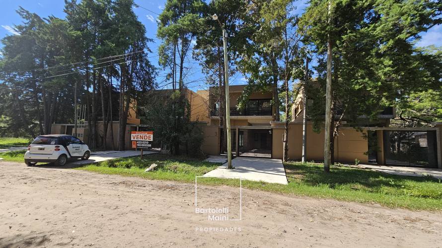 VENTA | CASAS 4 dormitorios con pileta | Roldán