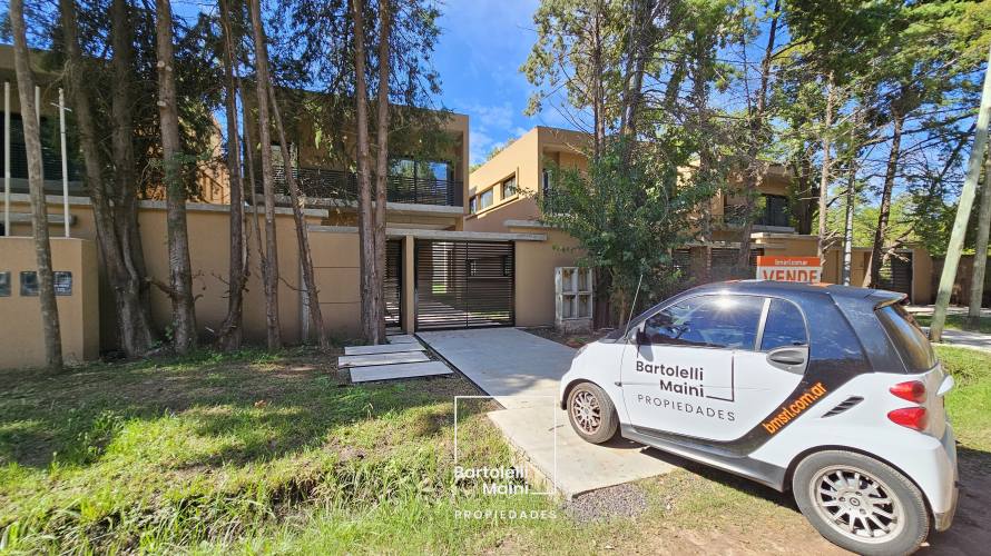 VENTA | CASAS 4 dormitorios con pileta | Roldán