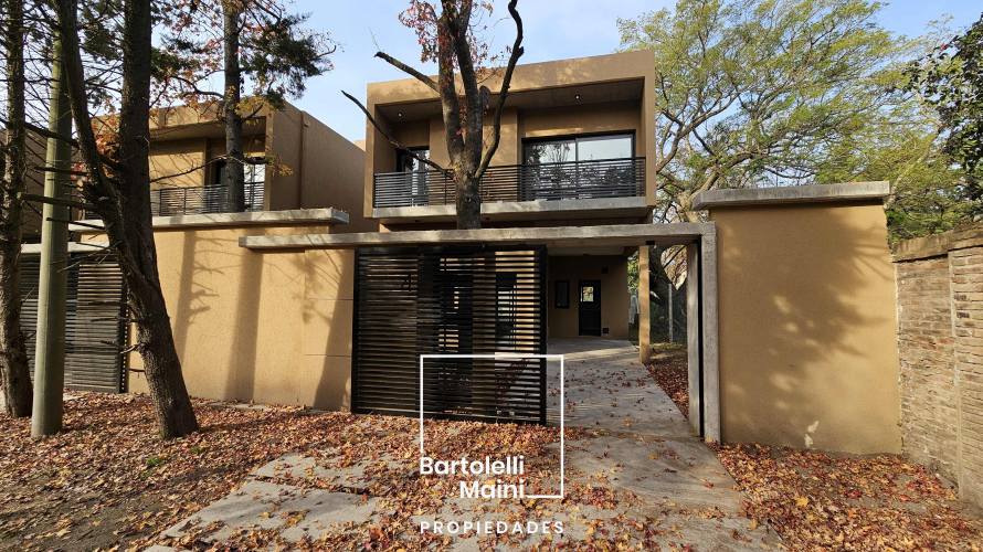 VENTA | CASAS 4 dormitorios con pileta | Roldán