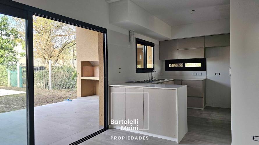 VENTA | CASAS 4 dormitorios con pileta | Roldán