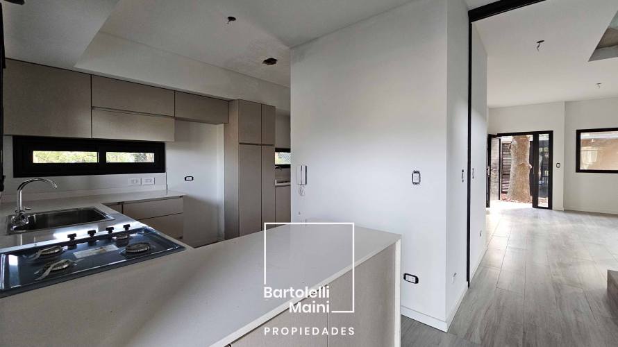 VENTA | CASAS 4 dormitorios con pileta | Roldán