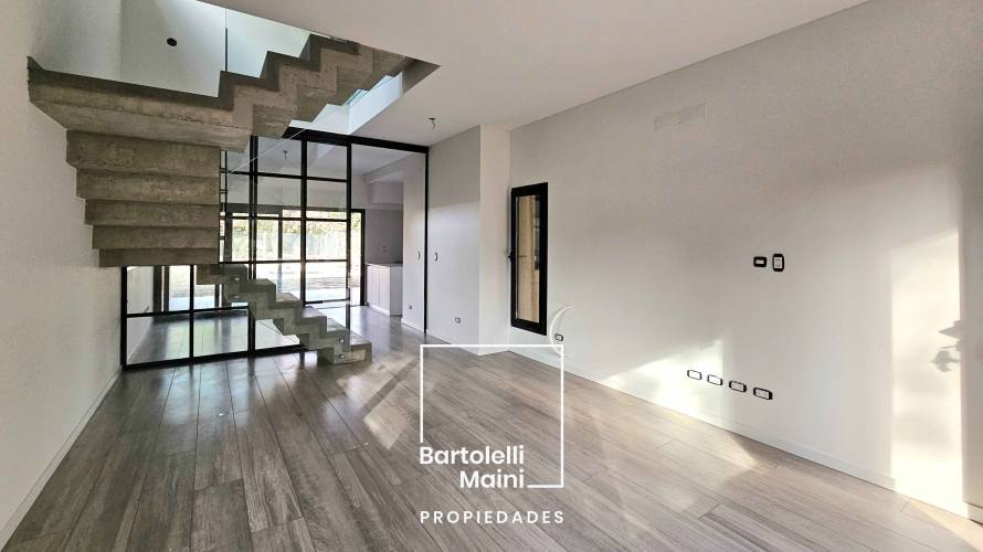 VENTA | CASAS 4 dormitorios con pileta | Roldán