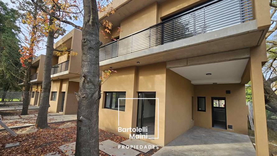 VENTA | CASAS 4 dormitorios con pileta | Roldán