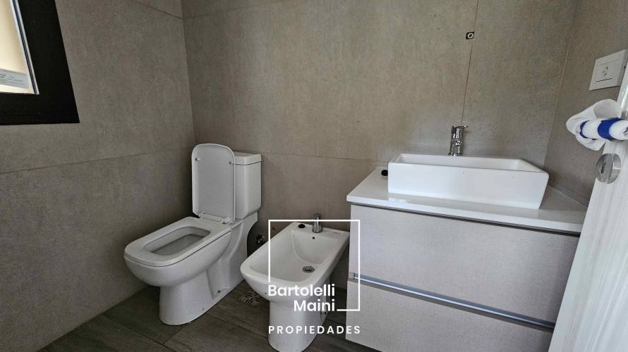 VENTA | CASAS 4 dormitorios con pileta | Roldán