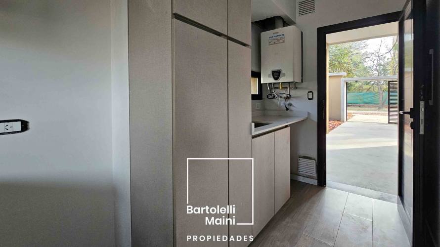 VENTA | CASAS 4 dormitorios con pileta | Roldán