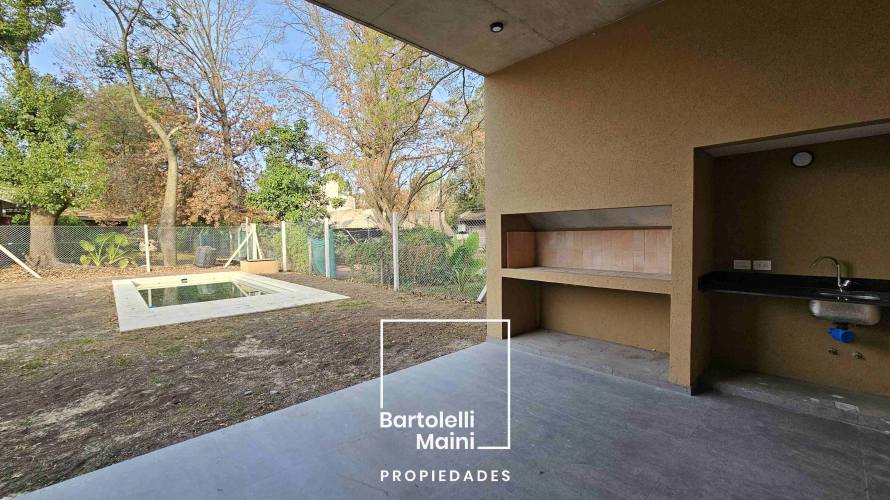 VENTA | CASAS 4 dormitorios con pileta | Roldán