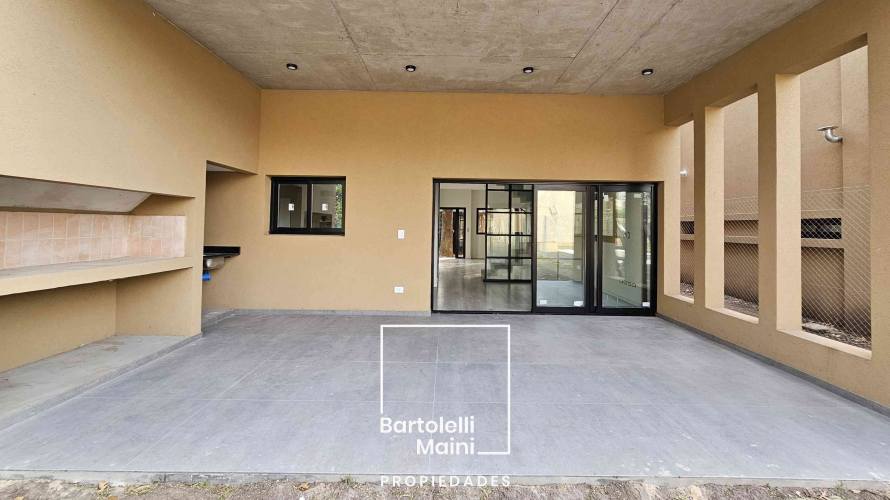 VENTA | CASAS 4 dormitorios con pileta | Roldán