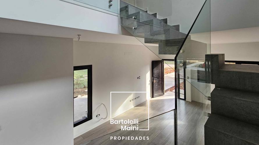 VENTA | CASAS 4 dormitorios con pileta | Roldán