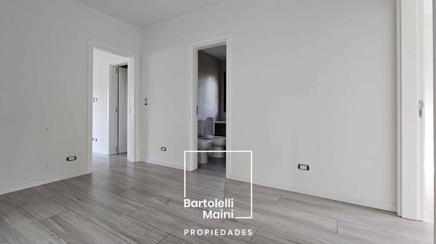 VENTA | CASAS 4 dormitorios con pileta | Roldán