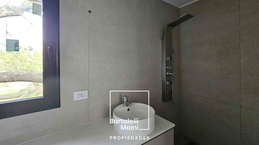 VENTA | CASAS 4 dormitorios con pileta | Roldán