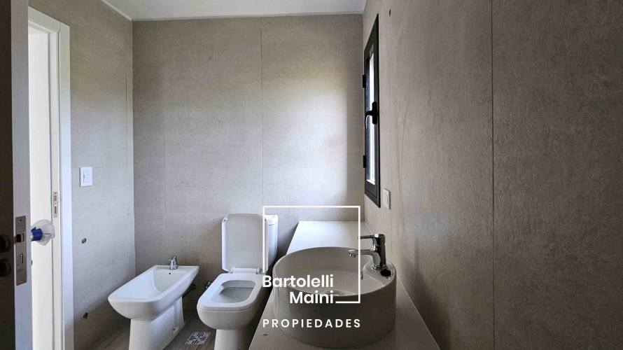 VENTA | CASAS 4 dormitorios con pileta | Roldán