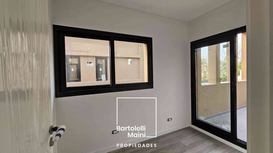 VENTA | CASAS 4 dormitorios con pileta | Roldán