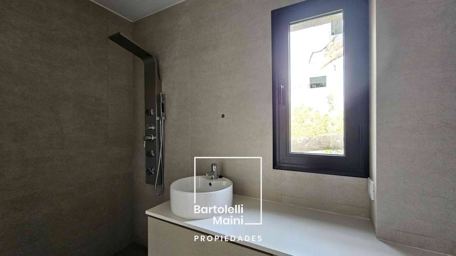 VENTA | CASAS 4 dormitorios con pileta | Roldán
