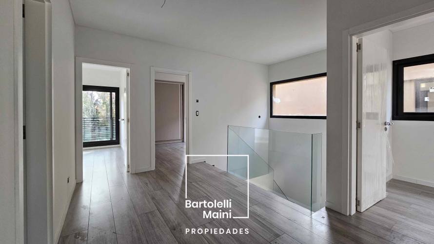 VENTA | CASAS 4 dormitorios con pileta | Roldán