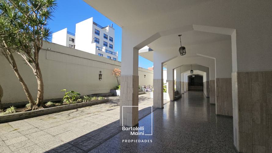 VENTA | Depto 2 dormitorios + Cochera | COCHABAMBA 45