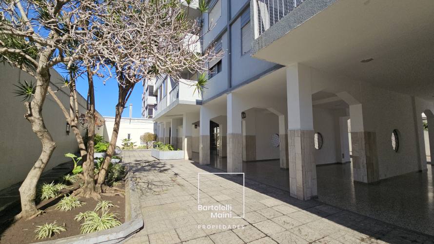 VENTA | Depto 2 dormitorios + Cochera | COCHABAMBA 45