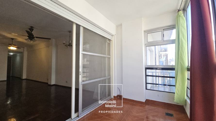 VENTA | RIOJA 742 | Depto 3 dormitorios con cochera opcional