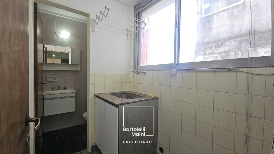 VENTA | RIOJA 742 | Depto 3 dormitorios con cochera opcional