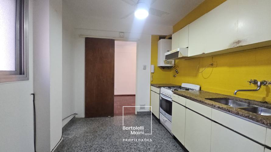 VENTA | RIOJA 742 | Depto 3 dormitorios con cochera opcional
