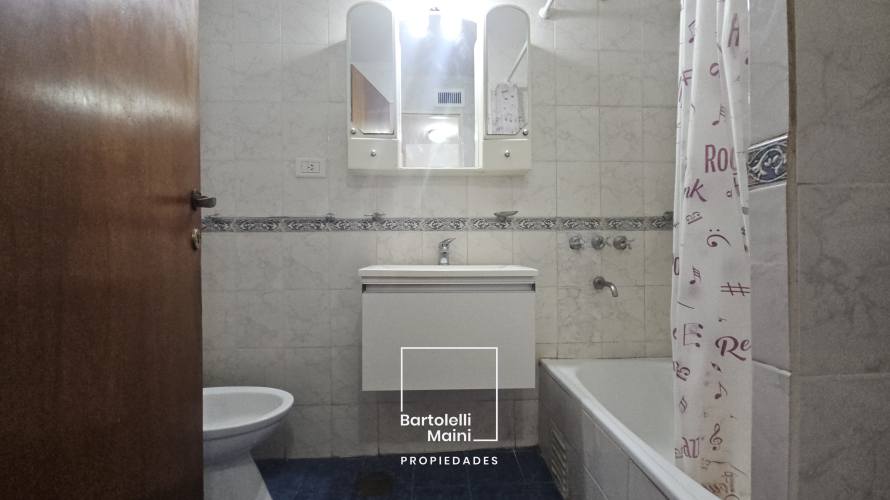 VENTA | RIOJA 742 | Depto 3 dormitorios con cochera opcional