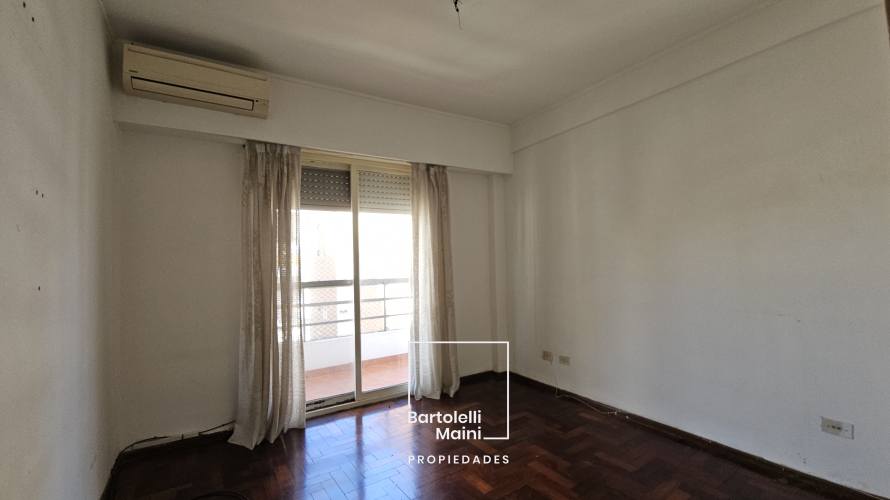 VENTA | RIOJA 742 | Depto 3 dormitorios con cochera opcional