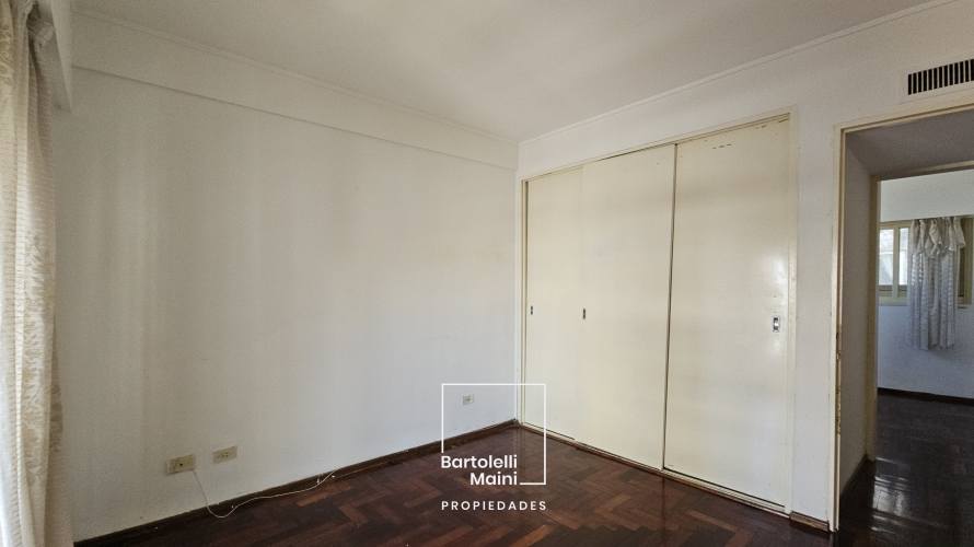 VENTA | RIOJA 742 | Depto 3 dormitorios con cochera opcional